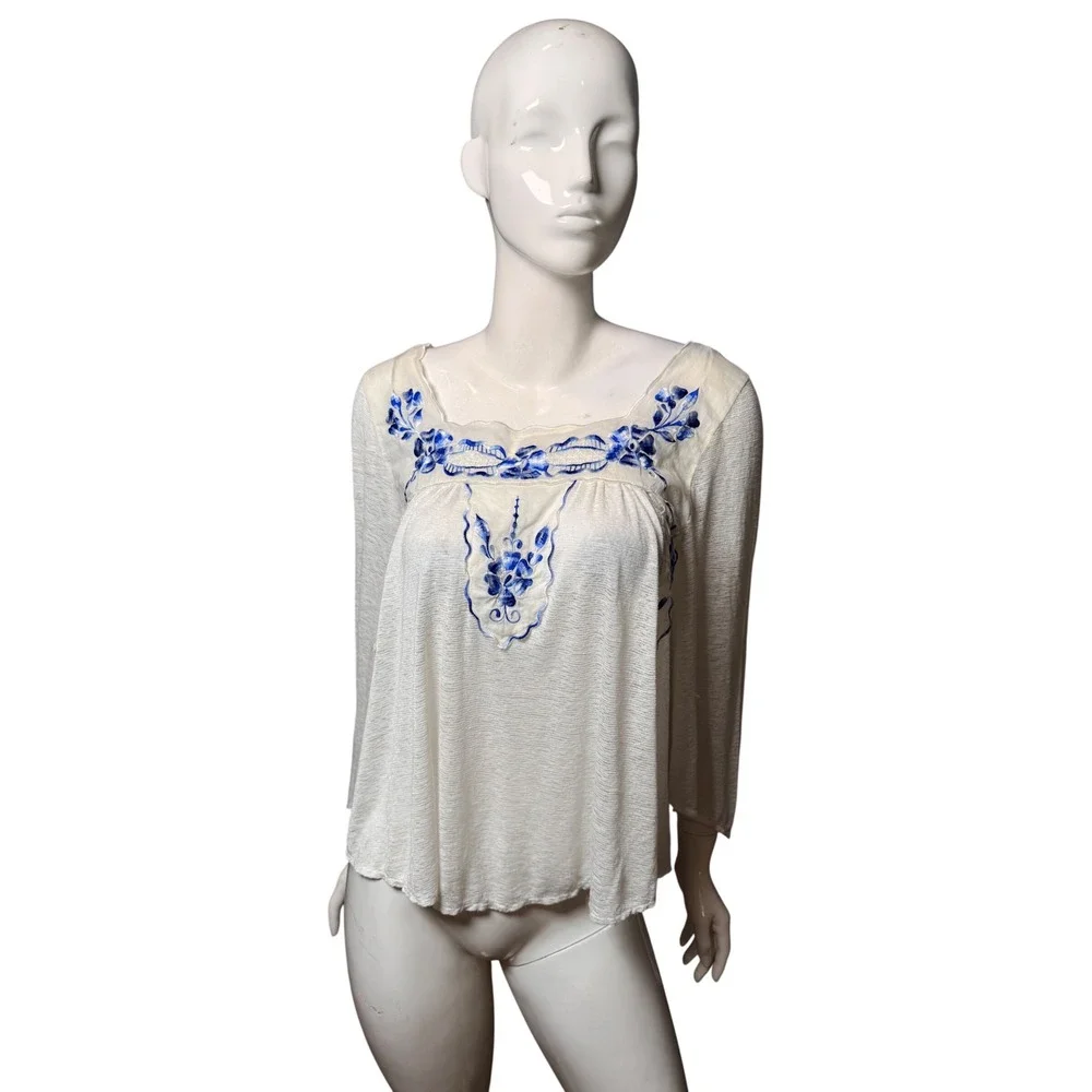 Free People White Blue Floral Embroidered Boho Peasant Blouse Top Medium